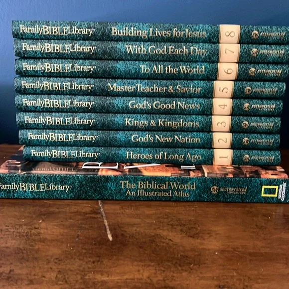 NEWWWWW. FAMILY BIBLE LIBRARY - Picture 1 of 1